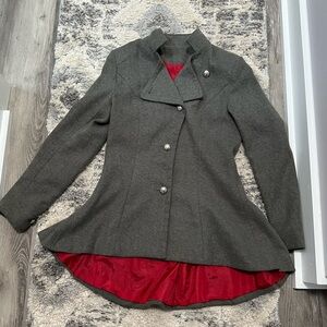 Woman’s high low coat